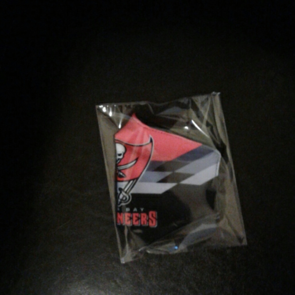 ❤NEW Tampa Bay Buccaneers Face Mask❤ - Picture 7 of 7